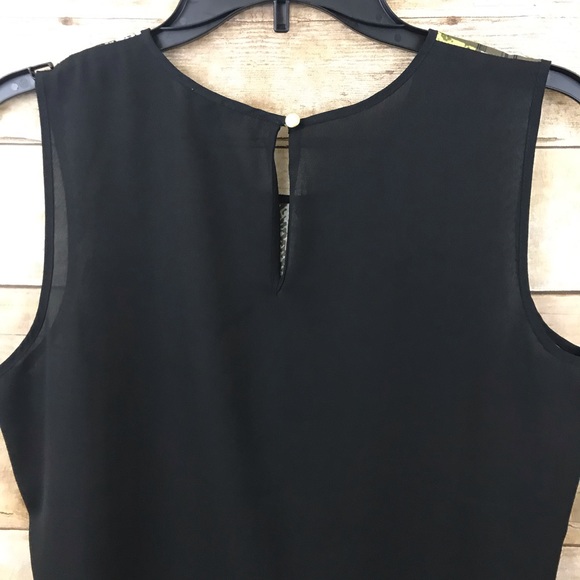 Vince Camuto Sleeveless Snakeskin Print T… - Picture 10 of 11